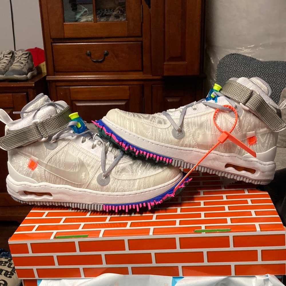 Air Force 1 mid off white vary rare